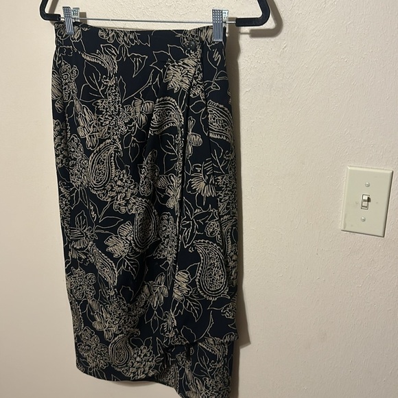 VINTAGE 90’s Wool MaxMara Floral Print Skirt Size 6 - Picture 2 of 7